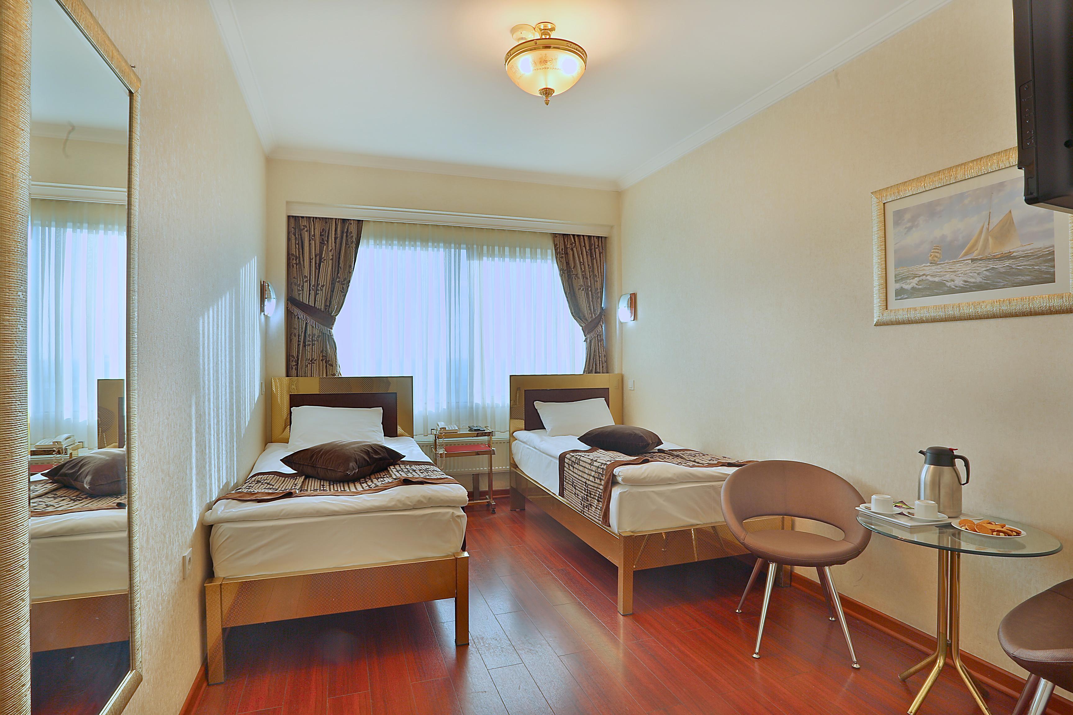 Grand Madrid Hotel Istanbul Bagian luar foto